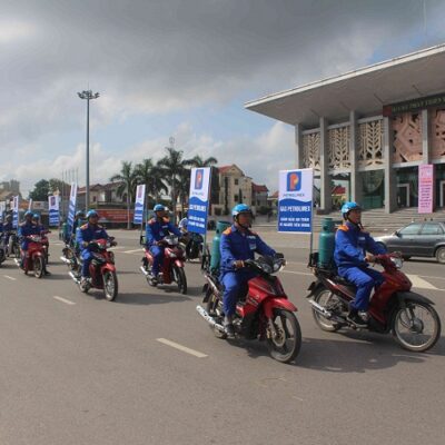 Nhân viên giao gas của Petrolimex