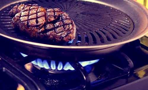Không nên nướng đồ ăn trên bếp gas