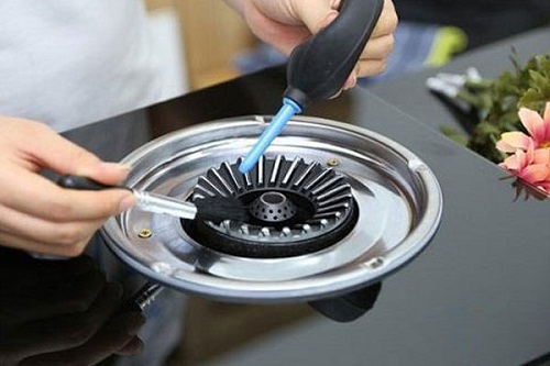 Làm sạch mâm chia lửa đúng cách